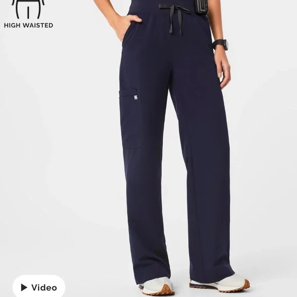 High Waisted Isabel Wide Leg Scrub Pants
XSP Navy Blue - Picture 2 of 3